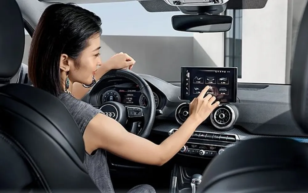 Интерьер Audi Q2L