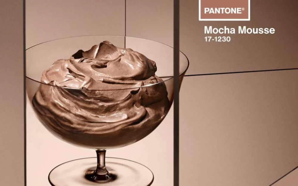 Институт цвета Pantone объявил цвет 2025 года — шоколадно-коричневый оттенок Mocha Mousse