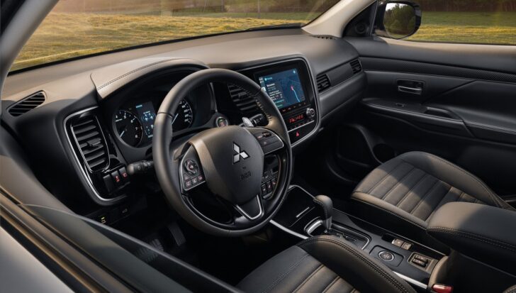 Интерьер Mitsubishi Outlander