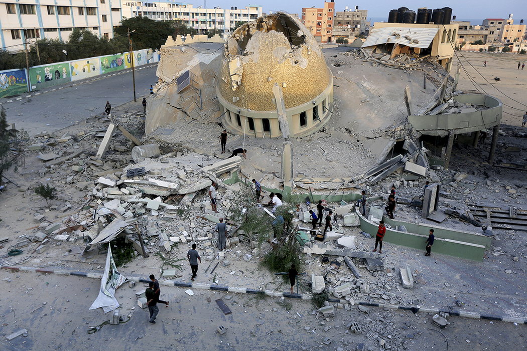 Жуткие кадры обострения палестино-израильского конфликта: разрушенные мечети, танковые колонны, ракеты
