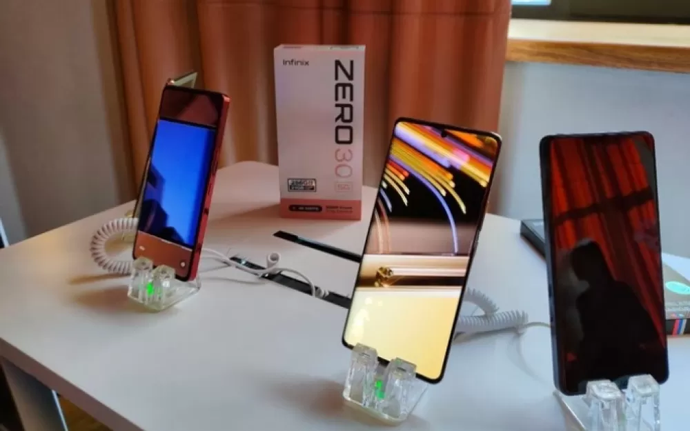 Infinix начинает продажи смартфона для видеоблогов. Рис. 1