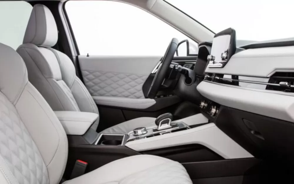 Интерьер Mitsubishi Outlander