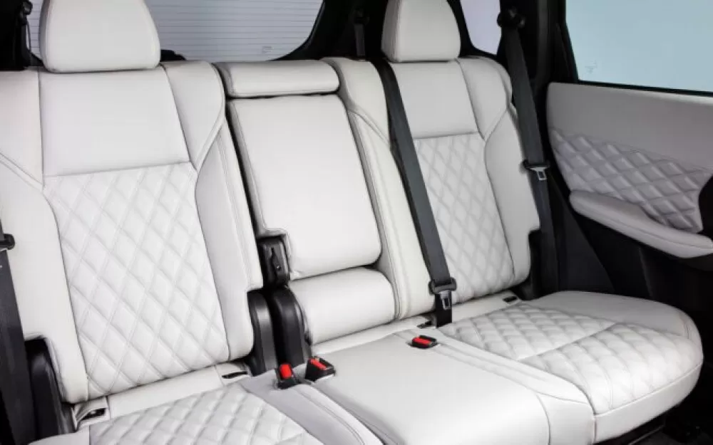 Интерьер Mitsubishi Outlander