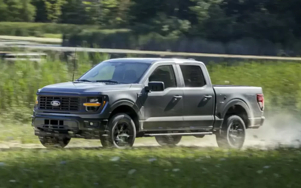 Названы самые дешевые новые автомобили с мотором V8. Список из 10 моделей