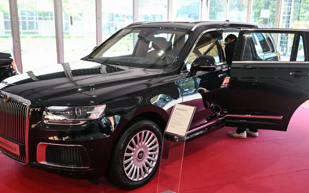 Мантуров назвал сроки появления новых версий Aurus