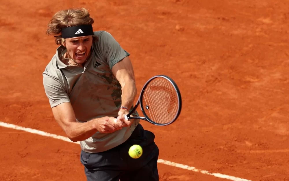 Зверев вышел в полуфинал Ролан Гаррос, где сыграет с Руудом