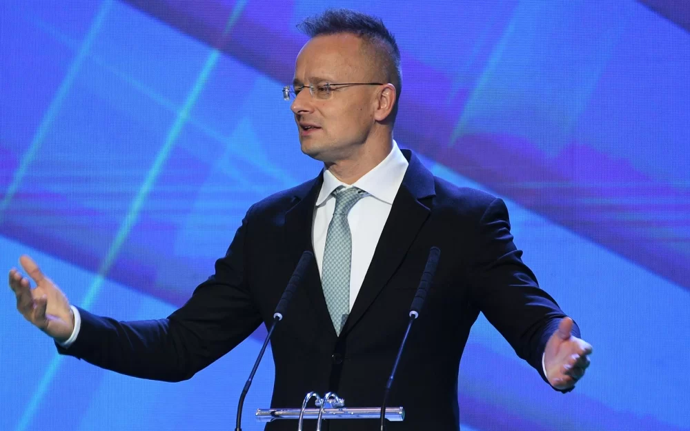 Запад не смог запретить Сийярто приехать на ПМЭФ