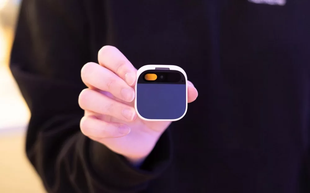 Возвраты ИИ-гаджета Humane AI Pin намного опережают продажи