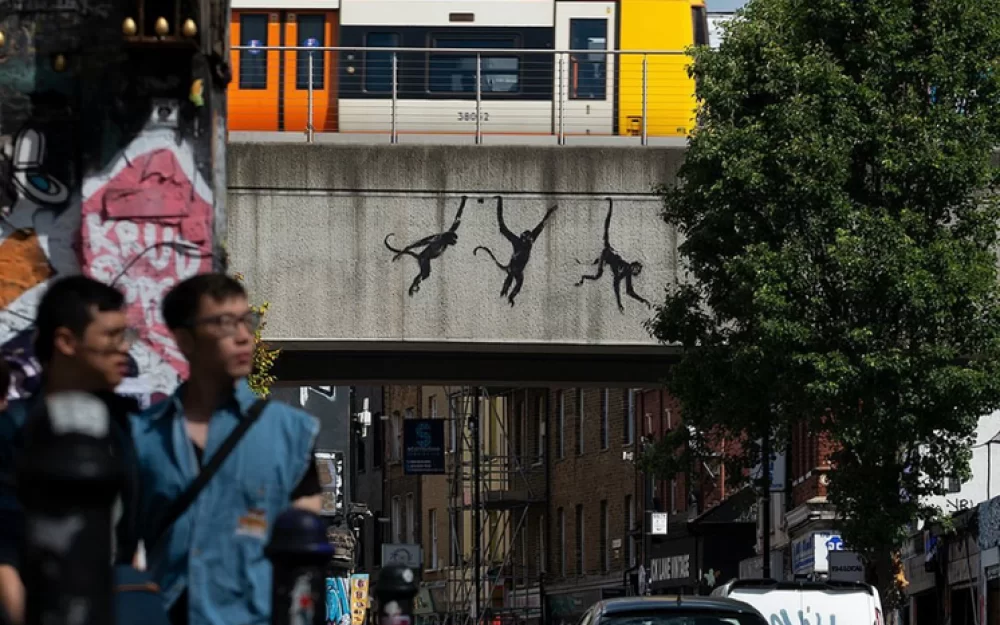 Бэнкси превратил Лондон в джунгли: деволюция движется с запада на восток