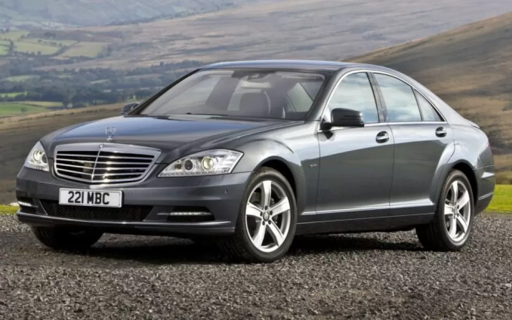 Mercedes-Benz S-Class W221