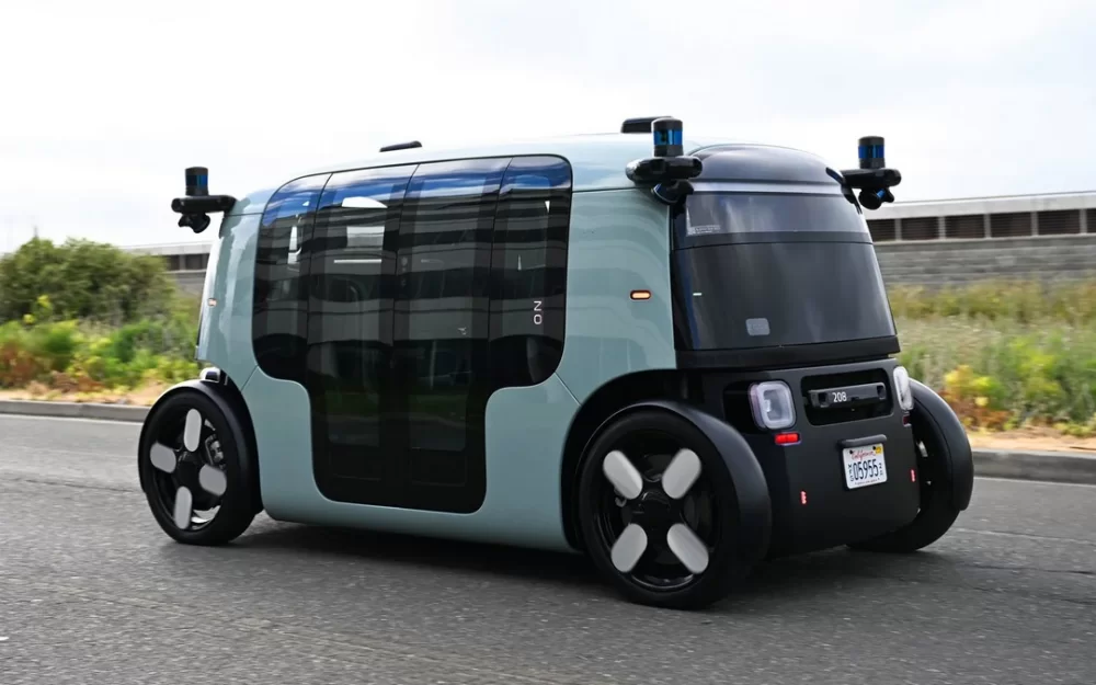 Руководитель отдела разработки оборудования для автопилота Tesla перешёл в Amazon Zoox