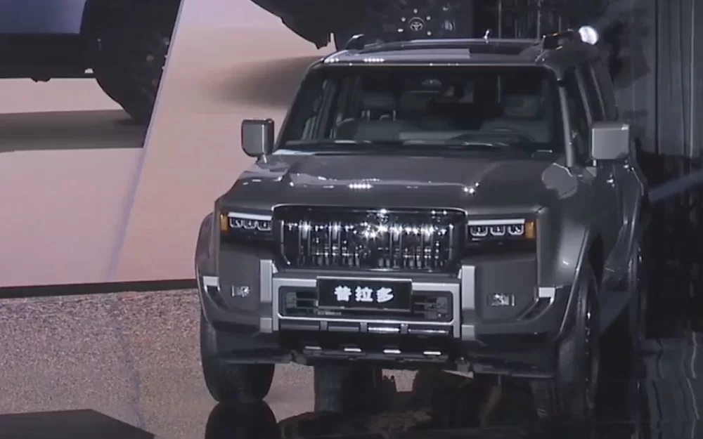 Представлен Toyota Land Cruiser Prado с другим дизайном. Сколько он стоит