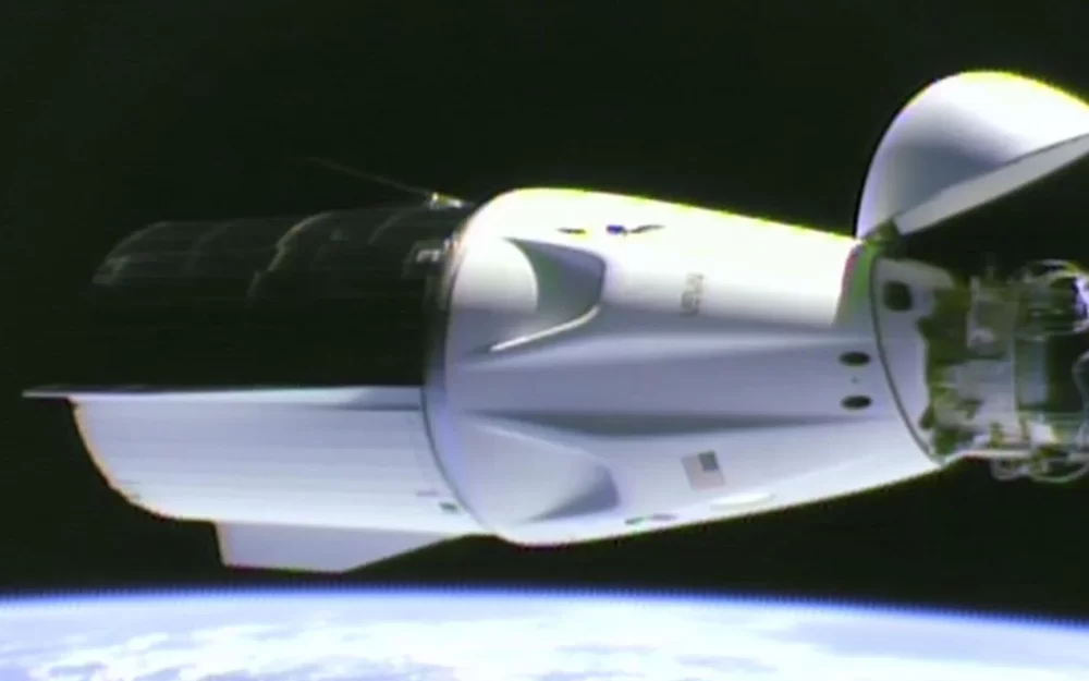 Космический корабль Crew Dragon успешно приводнился у побережья Калифорнии