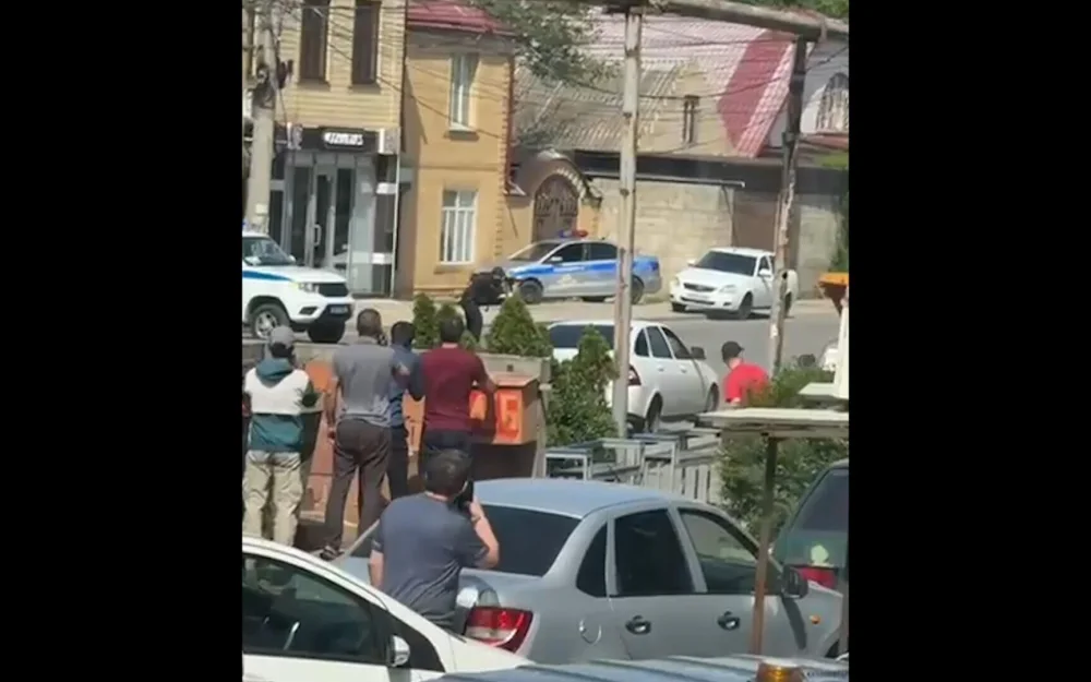 При перестрелке в Махачкале погибли двое полицейских