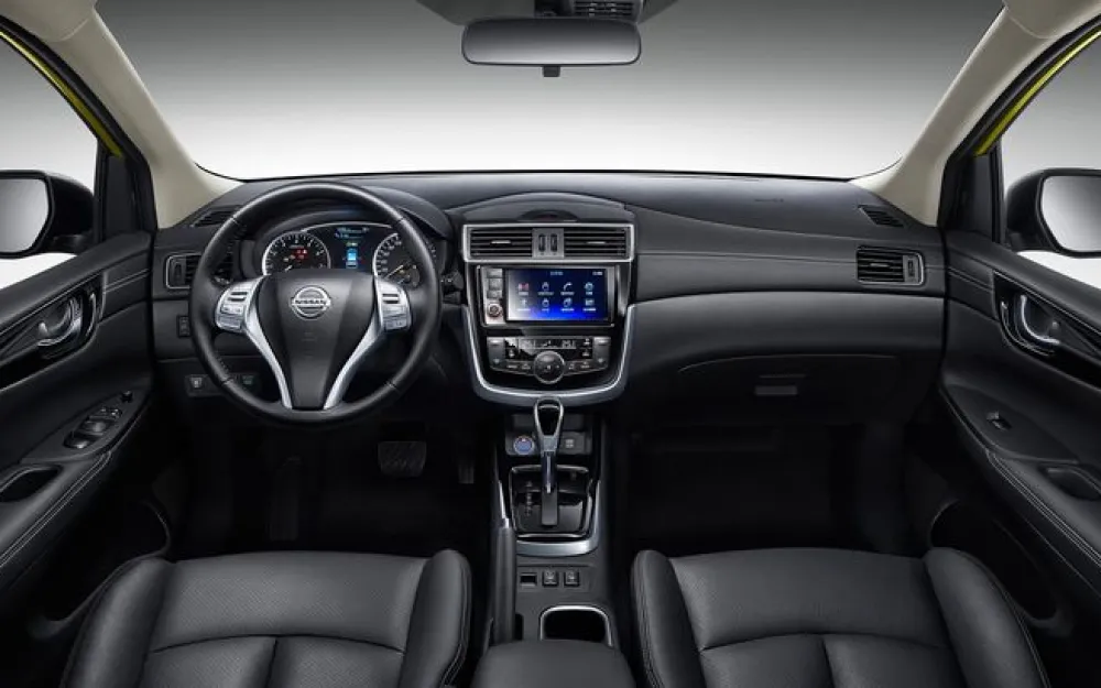 Интерьер Nissan Tiida
