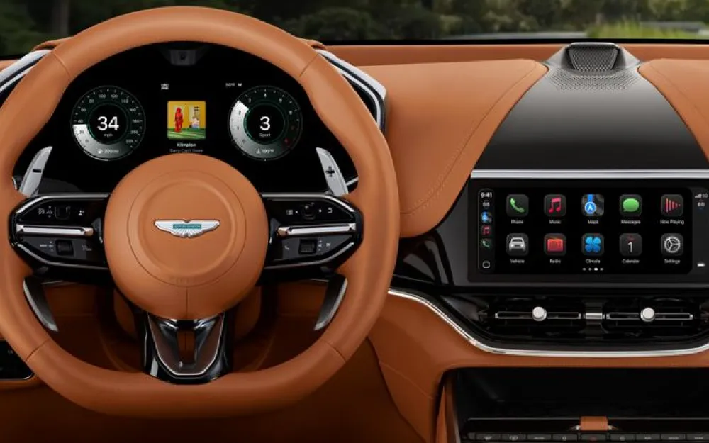 Apple CarPlay Ultra в автомобиле Aston Martin