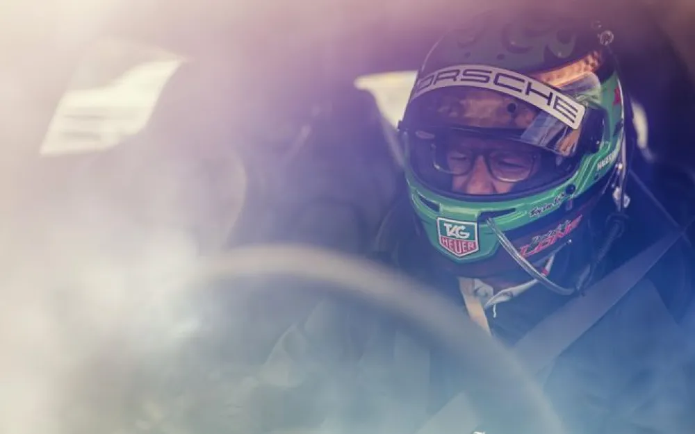 Патрик Лонг за рулем Porsche Taycan Turbo GT