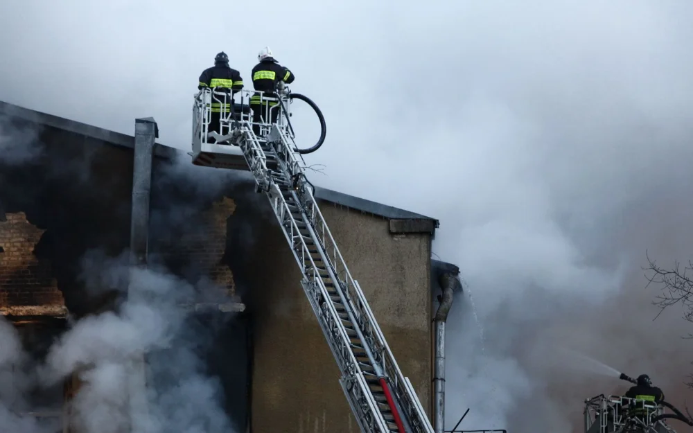 Во Владивостоке вспыхнул пожар в жилом доме