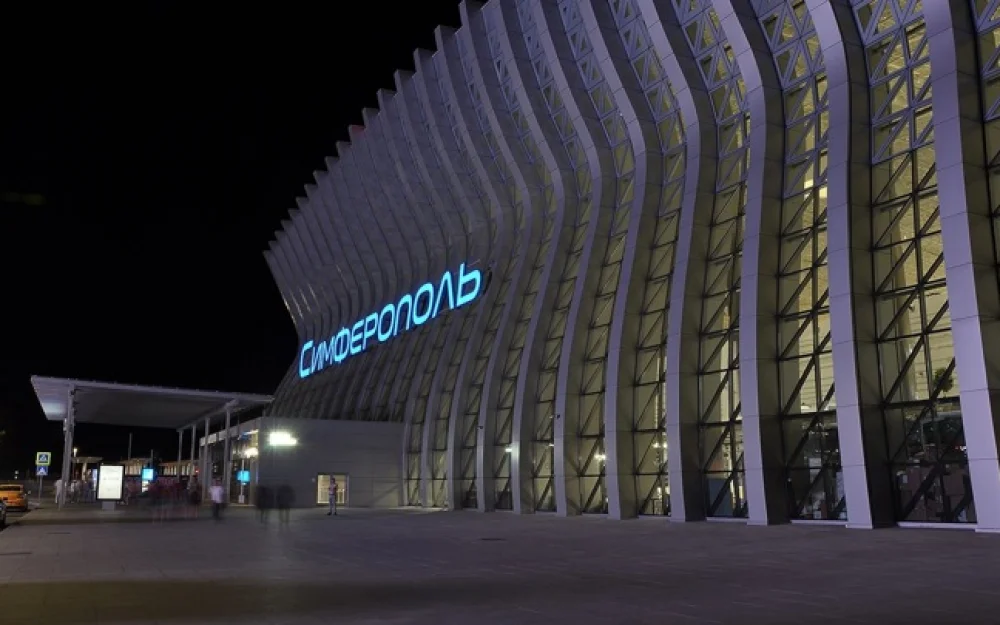 Аксенов: аэропорт Симферополя начнет работу при получении распоряжения от Путина