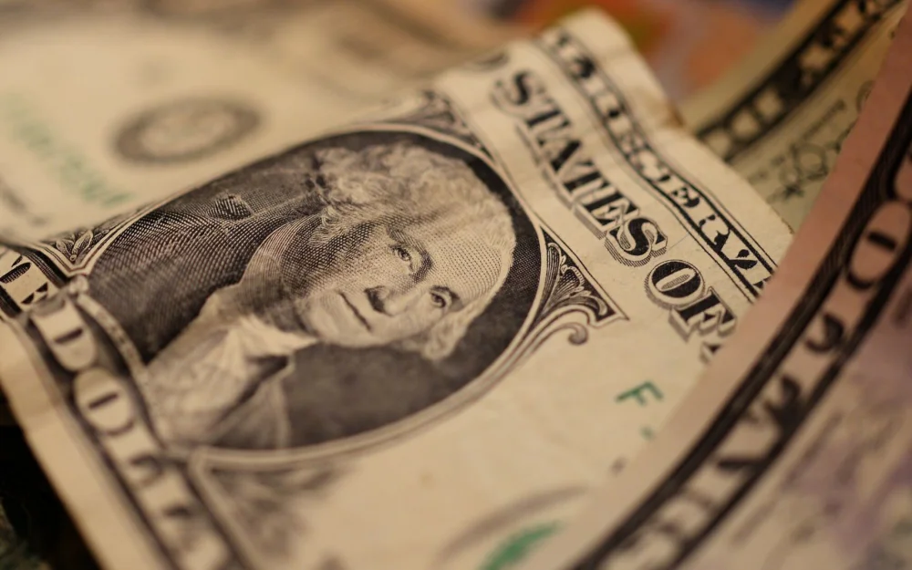 Аналитик рассказал, кому навредят пошлины Трампа против партнеров России