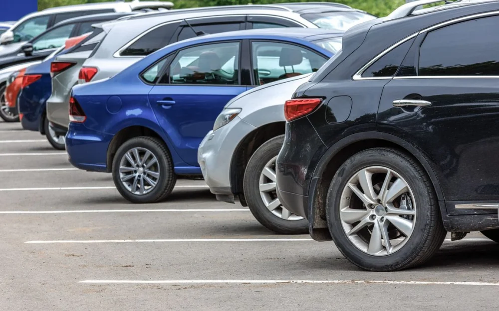 Названы самые подешевевшие подержанные автомобили в России