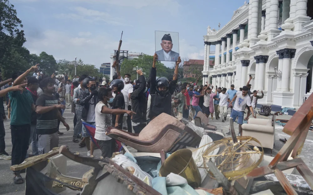 «Устали жить на сто долларов»: россияне описали обстановку в охваченном протестами Непале