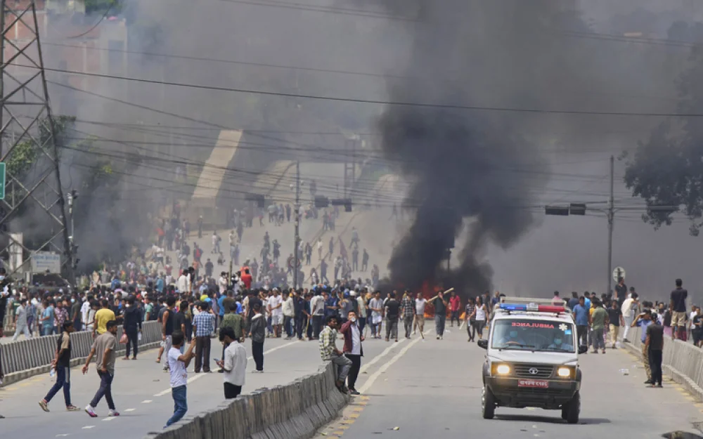 Поколение Z взорвало Непал: отставка премьера и пожар у парламента