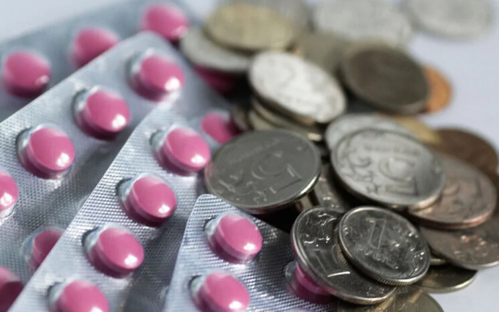 Лекарства покупают онлайн — и экономят: два курса витаминов вместо трех