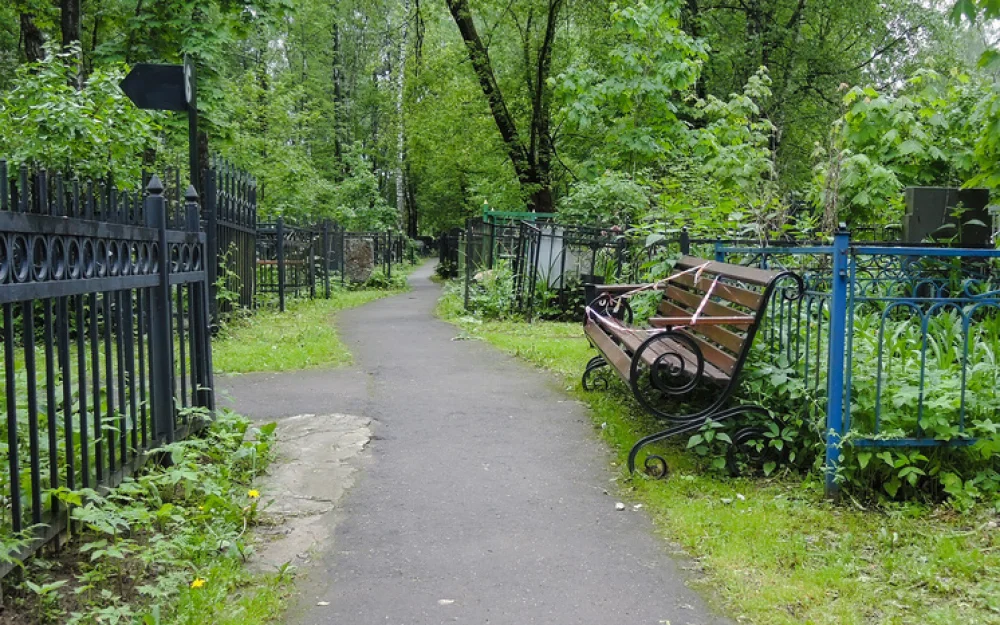 «Одно надгробие стоит отдельно»: родители нашли виноватых в гибели детей от дихлофоса