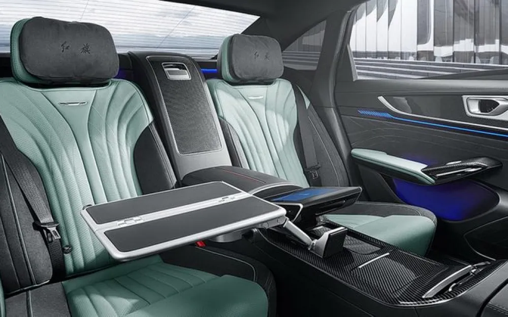 Интерьер Hongqi H9