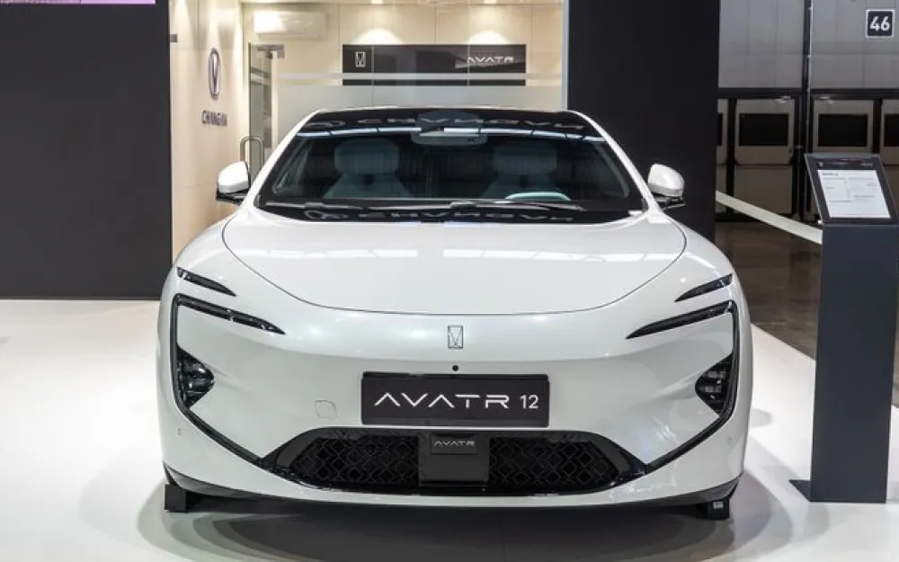 Avatr 12
