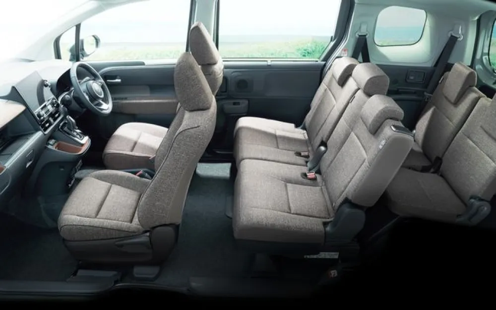Интерьер Toyota Sienta