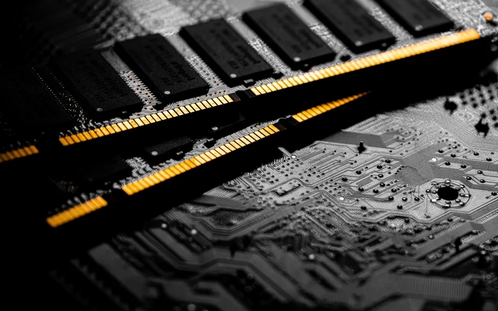Дефицит и паника на рынке памяти взвинчивают цену