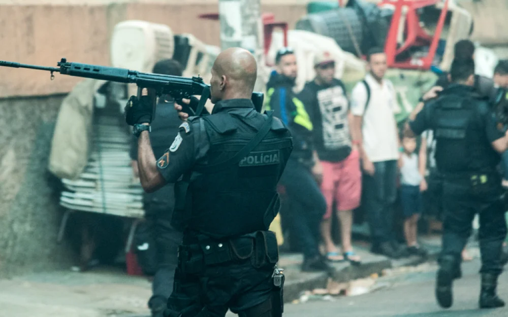 Тела разбросаны всюду: в беспорядках в трущобах мегаполиса погибли более 60 человек