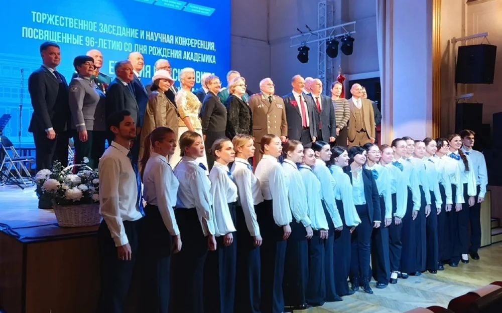 «Человек мира»: в Москве вспоминали Евгения Примакова песнями на его стихи