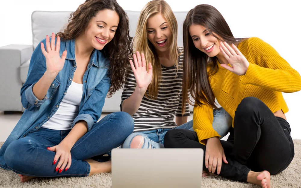 «Мы уже 5 дней знакомы, пора встретиться!»: зумеры рассказали о поисках любви в сети