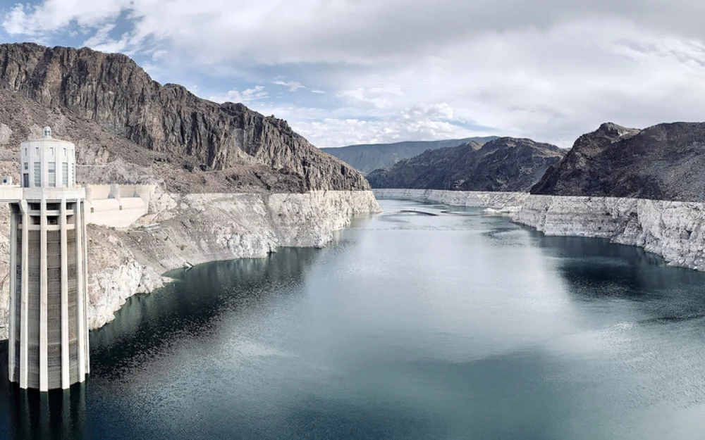 Таинственные звуки из озера вызвали опасения по поводу зловещих сил