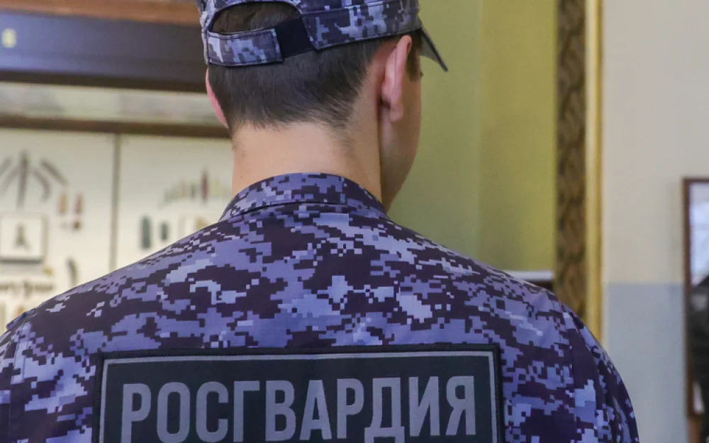 В Подмосковье голые супруги устроили драку на дороге из-за ревности