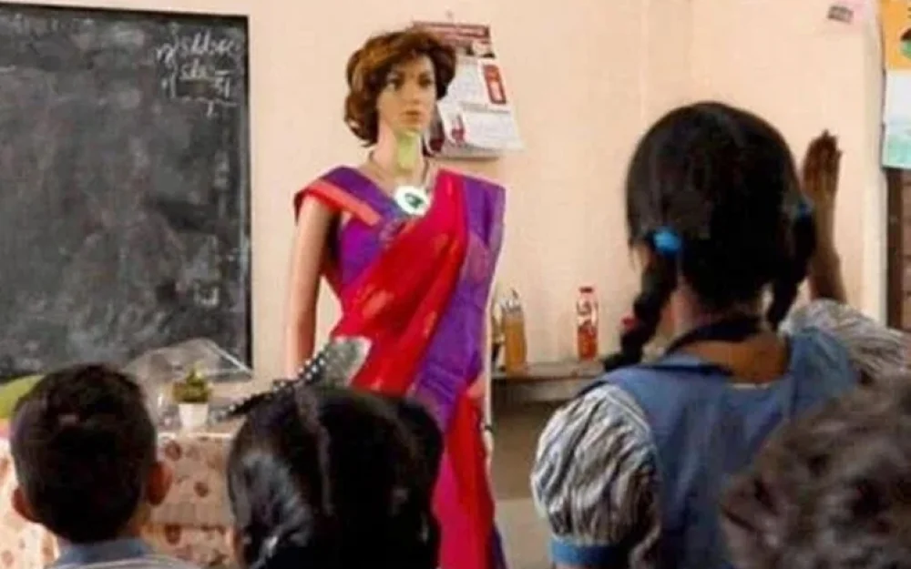 Педагоги в панике: первый робот-учитель приступил к работе в школе