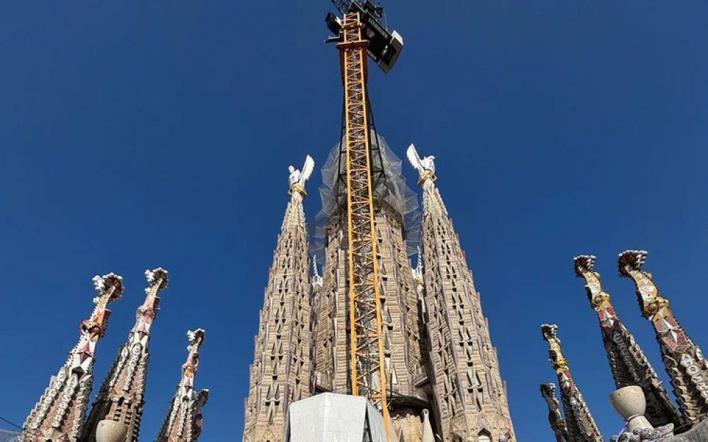 «Саграда Фамилия» стала выше и превратилась в высочайшую в мире церковь