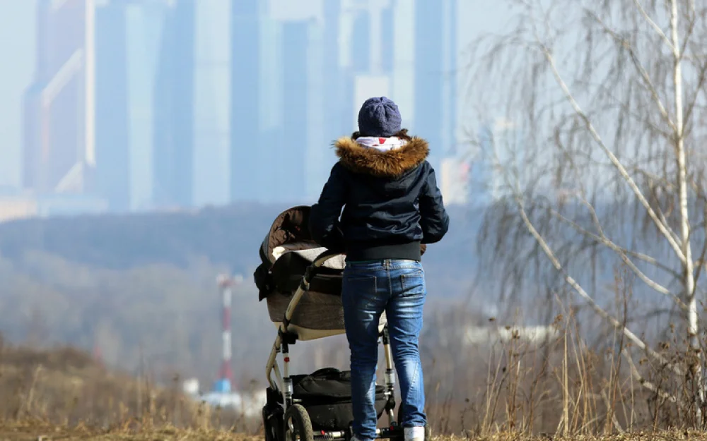 На заседании Президиума РАН поспорили о том, стоит ли женщине торопиться рожать