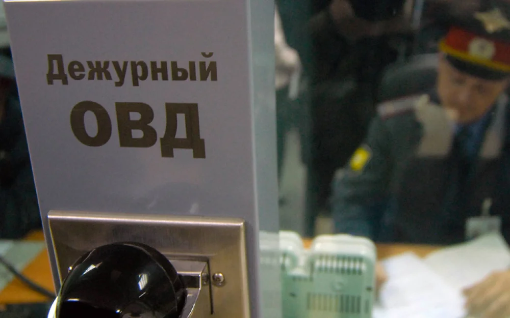 Бабушка написала на внука донос за то, что он сменил фамилию