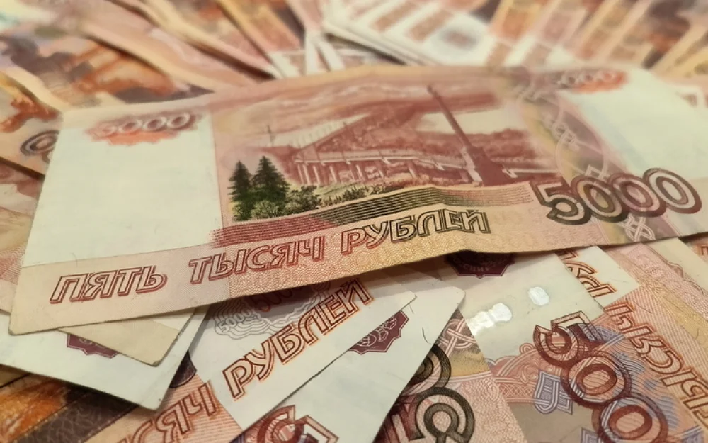 Рубль выдавливает доллар: рекордная доля нацвалюты во внешней торговле показала неэффективность санкций