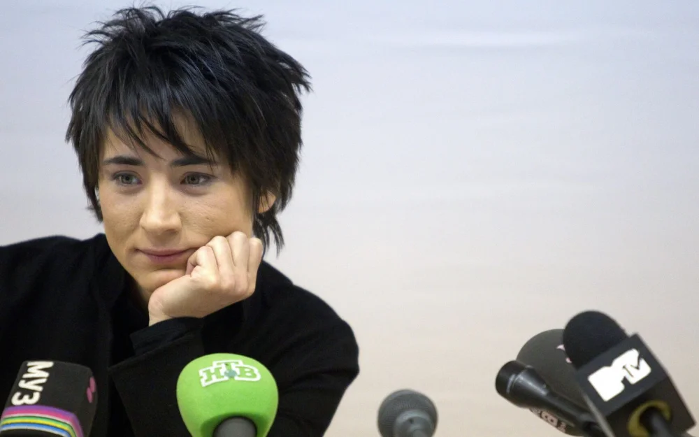 Земфира* сохранила права на свои песни в России