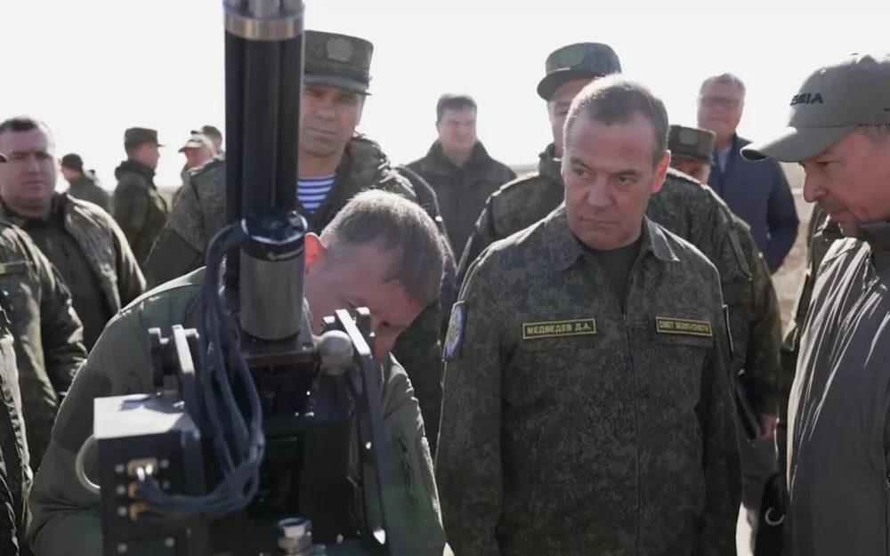 Медведев сообщил, что посетил полигон Капустин Яр