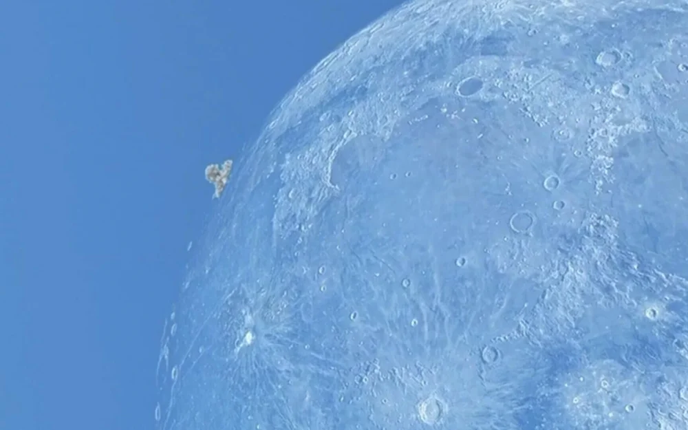 Эксперт прокомментировал видео с падением астероида на Луну