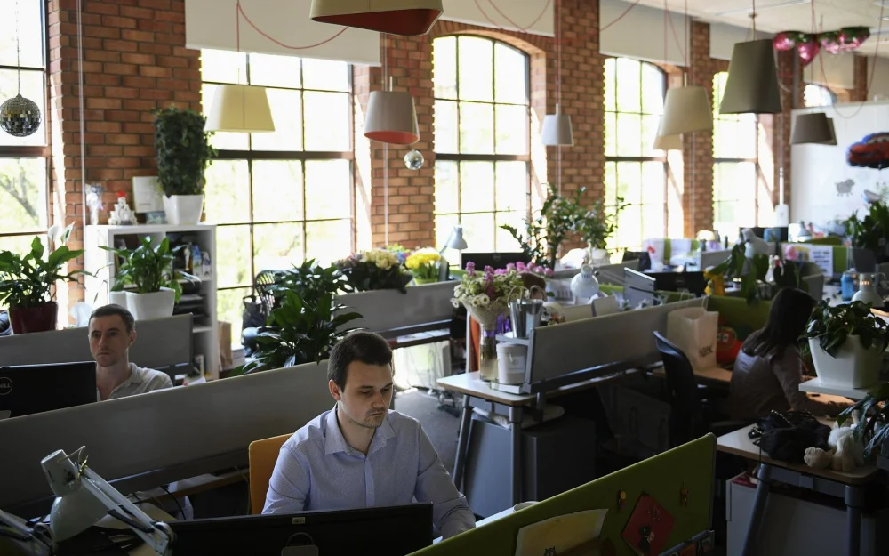 Эксперт назвал четырехдневную рабочую неделю нереализуемой