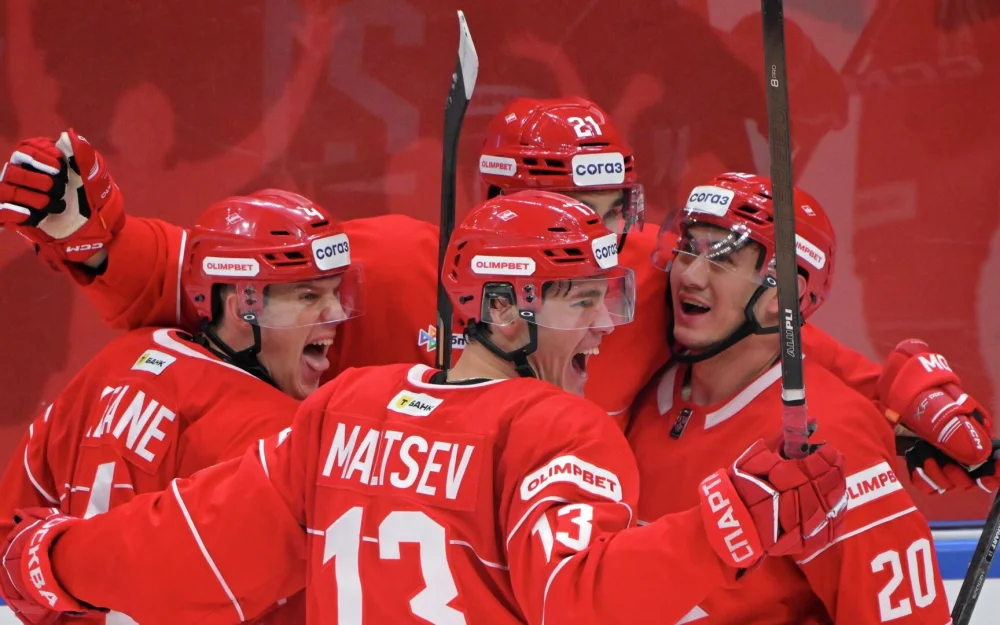 ЦСКА прервал серию из четырех побед, уступив Спартаку в КХЛ