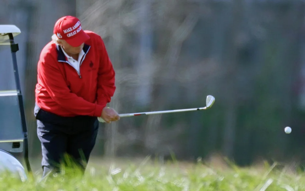 Премьер Японии подарила Трампу клюшку для гольфа покойного Синдзо Абэ