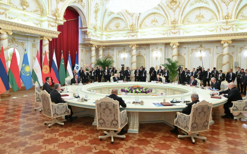 Президент Таджикистана открыл саммит СНГ в Душанбе